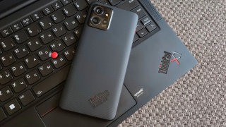 Смартфон для справжніх бізнесменів: Lenovo ThinkPhone отримав багато нових крутих функцій