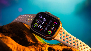 По слухам, Apple работает над микро-светодиодным дисплеем для Apple Watch и планирует выпустить часы в конце 2025 года.