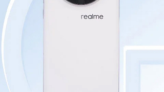 Дизайн Realme GT5 Pro розкритий у базі даних MIIT – великий круглий блок камер, металева рамка, загнуті краї