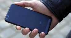 Xiaomi Mi5c: unboxing of the company's smartphone with the first Xiaomi chip